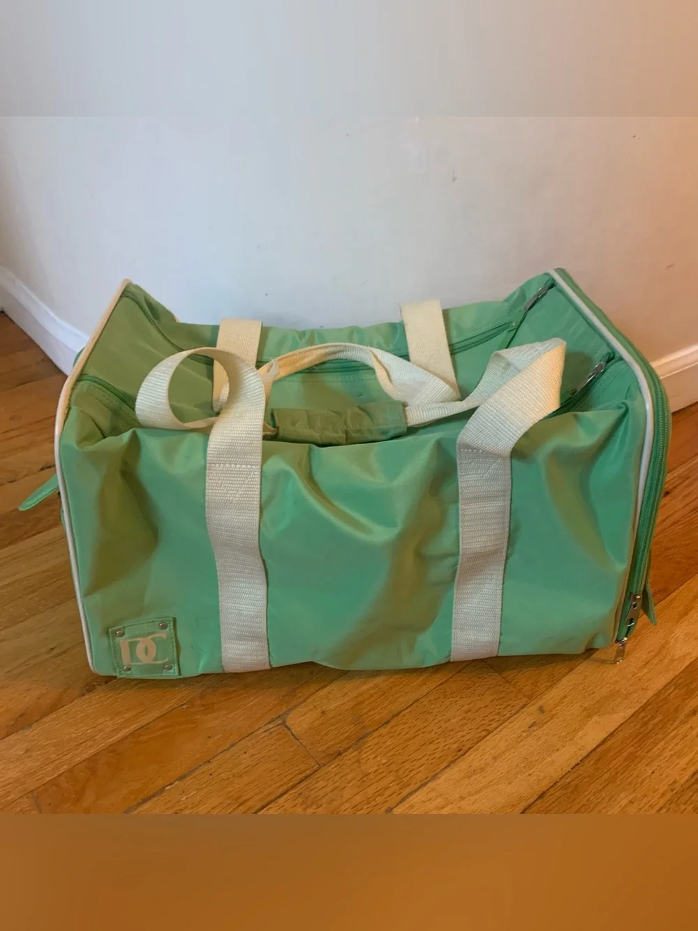 N/A pastel green